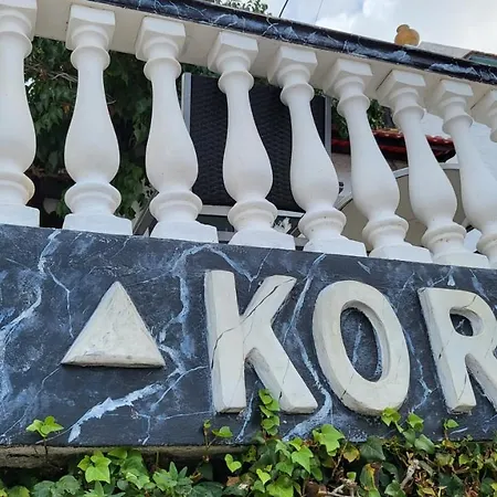 Life Is Korifi Apartman