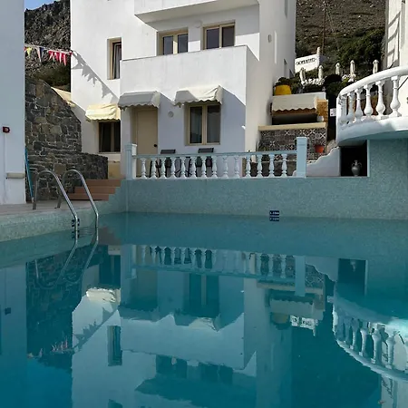 Life Is Korifi Apartman