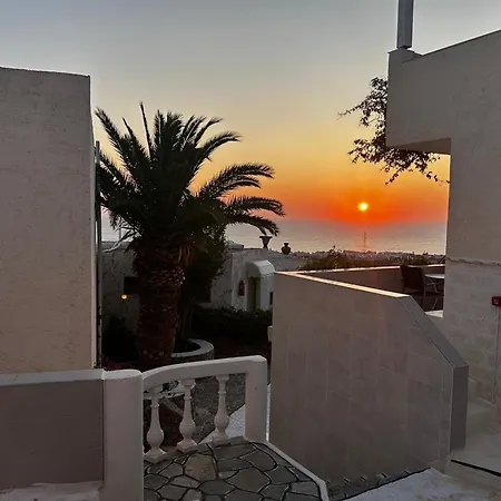 Life Is Korifi Apartman